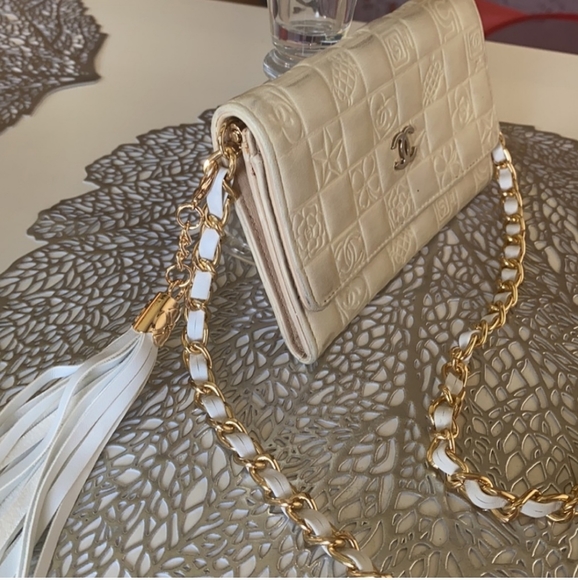 Chanel Precious Symbol - Picture 3 of 11